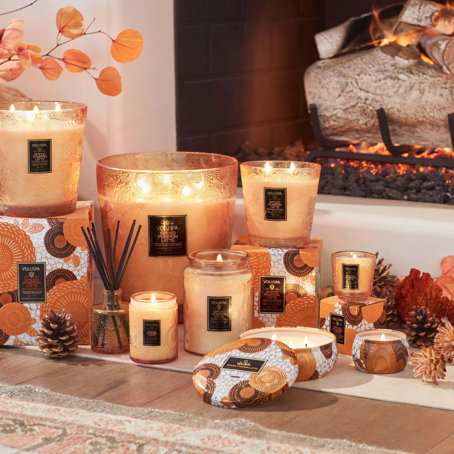 Voluspa Spiced Pumpkin Latte - Petite Pedestal Candle 4 Voluspa Spiced Pumpkin Latte - Petite Pedestal Candle - Image 4