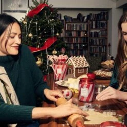 Voluspa - Crushed Candy Cane 5 Wick Hearth Candle -Voluspa Sales Store f23 lf 5536 5426 002 5