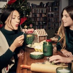 Voluspa - Noble Fir Garland Classic Candle 11 Voluspa - Noble Fir Garland Classic Candle -Voluspa Sales Store f23 lfopt 54510 001 1