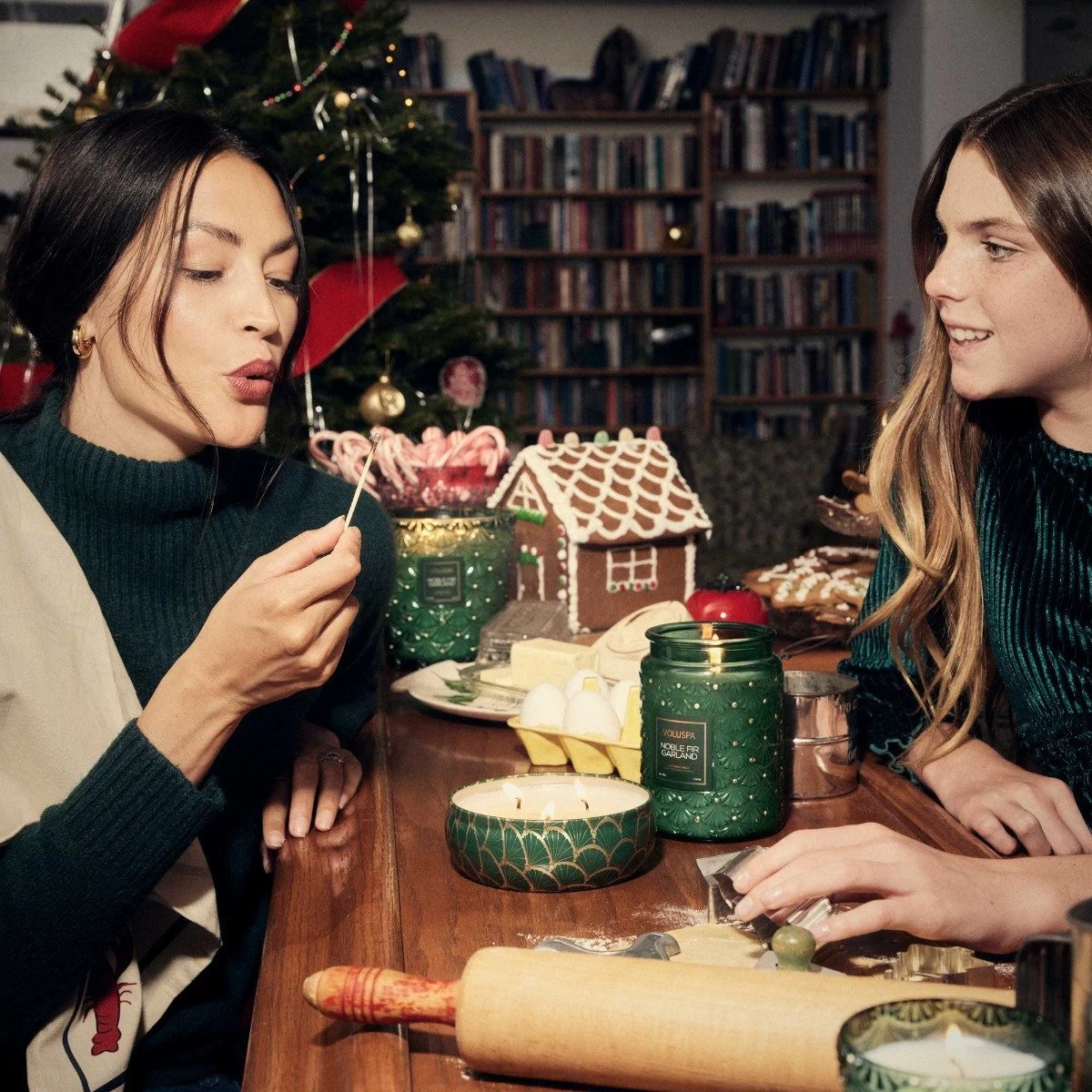 Voluspa - Noble Fir Garland Classic Candle 5 Voluspa - Noble Fir Garland Classic Candle - Image 5