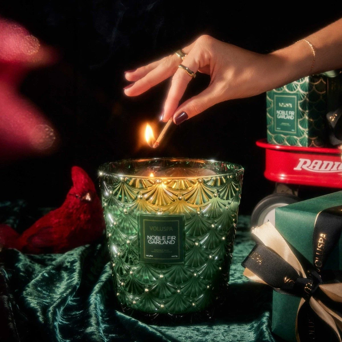 Voluspa - Noble Fir Garland Classic Candle 3 Voluspa - Noble Fir Garland Classic Candle - Image 3