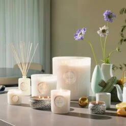 Voluspa - Laguna Luxe Candle -Voluspa Sales Store fa22 lfopt 8404 web 1