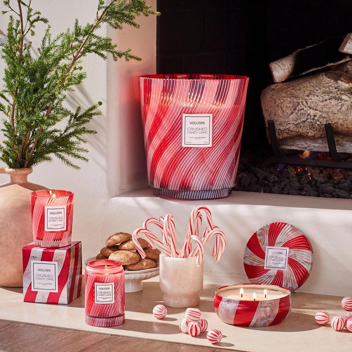 Voluspa - Crushed Candy Cane Classic Candle 3 Voluspa - Crushed Candy Cane Classic Candle - Image 3