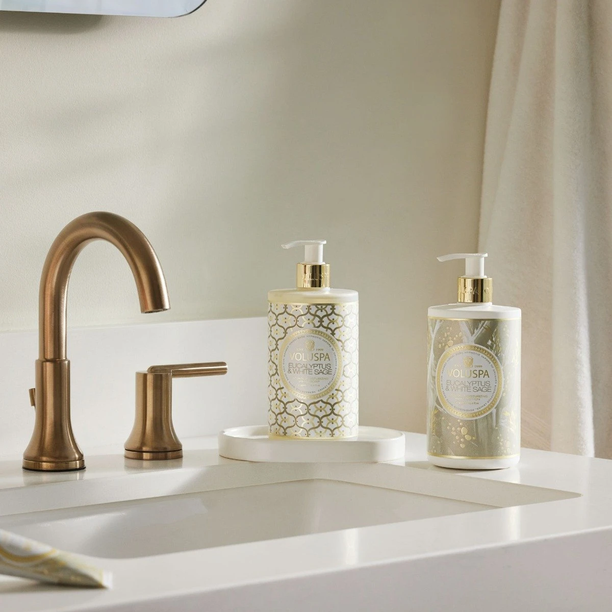 Voluspa - Eucalyptus & White Sage Hand Lotion 4 Voluspa - Eucalyptus & White Sage Hand Lotion - Image 4